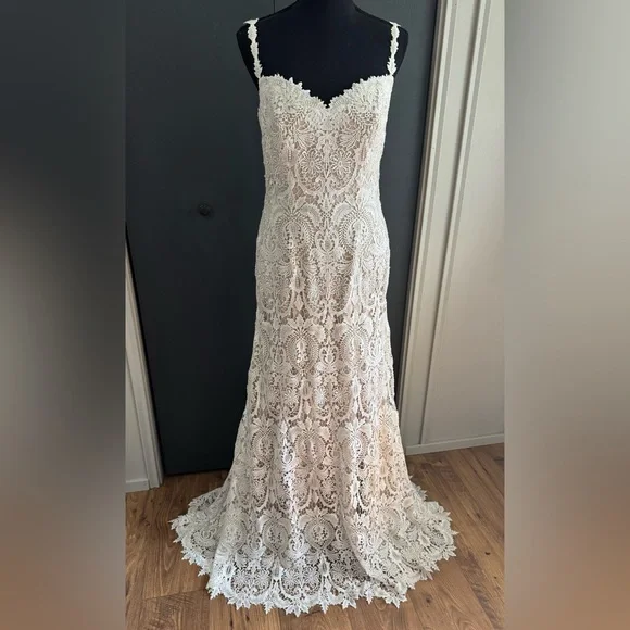 Lillian West Cream/Nude SZ 12 Fitted Sheath Venice Lace Wedding Dress Style 6495 - Picture 3 of 16